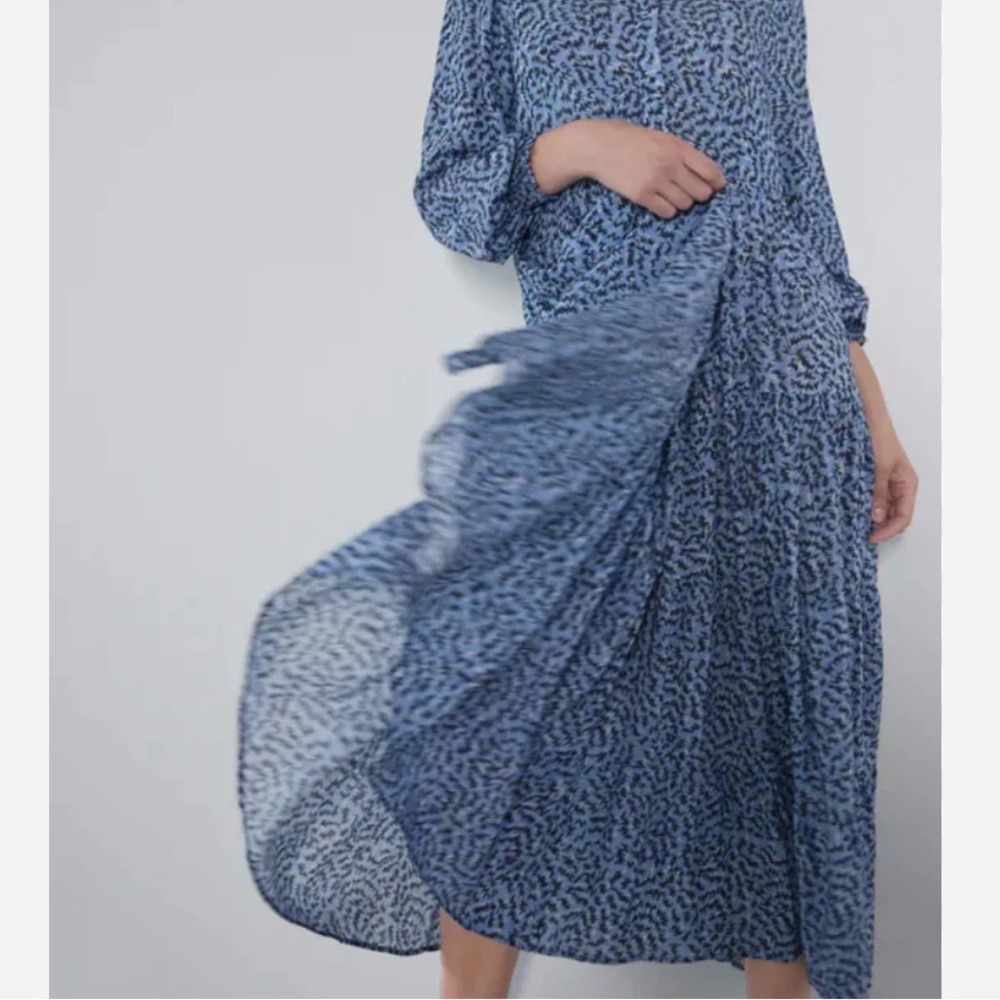 Zara midi blue patterned dress! ✌️